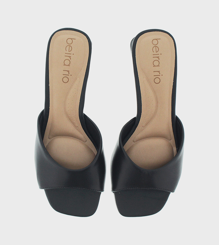 حذاء كعب بمقدمة مربعة