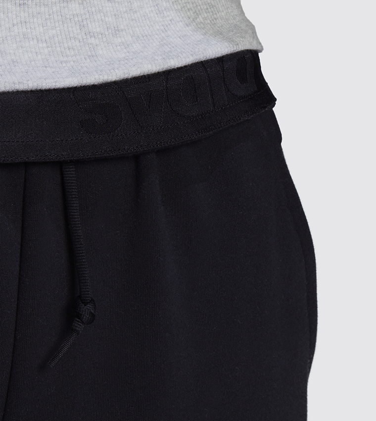 Buy Adidas Versatility Pants In Black | 6thStreet Saudi Arabia