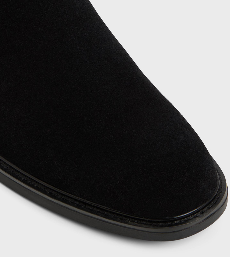 GIO Round Toe Chelsea Boots