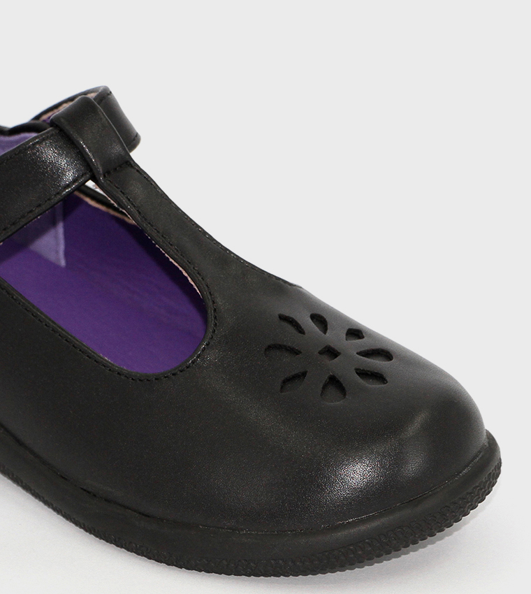 FAIE2 Cut-Out Detail School Shoes