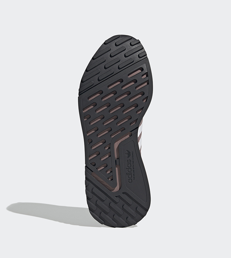 حذاء Multix برباط 