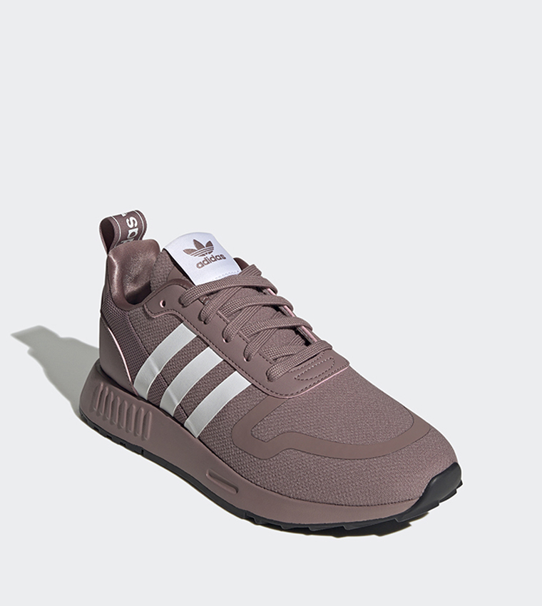 حذاء Multix برباط 