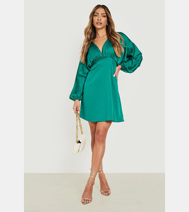 Buy Boohoo Satin Batwing Plunge Skater Dress In Green | 6thstreet Oman
