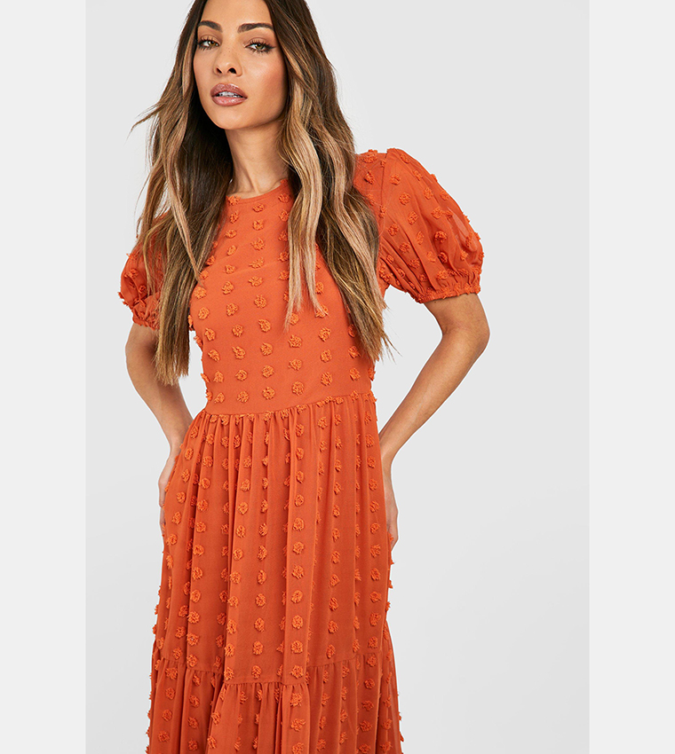Buy Boohoo Dobby Chiffon Tiered Maxi Dress In Rust | 6thstreet Bahrain