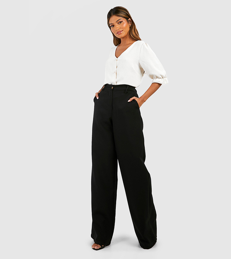 توب بأزرار وأكمام منفوخة 