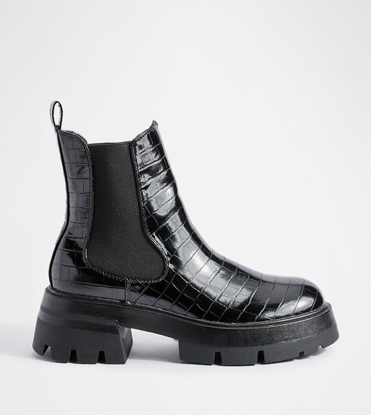 cleated sole chelsea boots