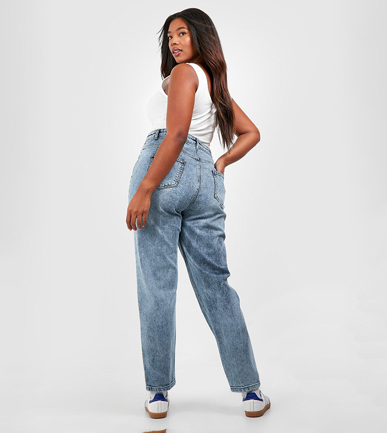 Buy Boohoo High Rise Vintage Wash Mom Fit Jeans In Blue 6thStreet Bahrain