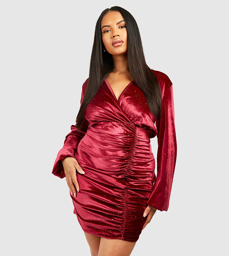 Buy Boohoo Glitter Velvet Ruched Bodycon Dress In Berry 6thStreet UAE