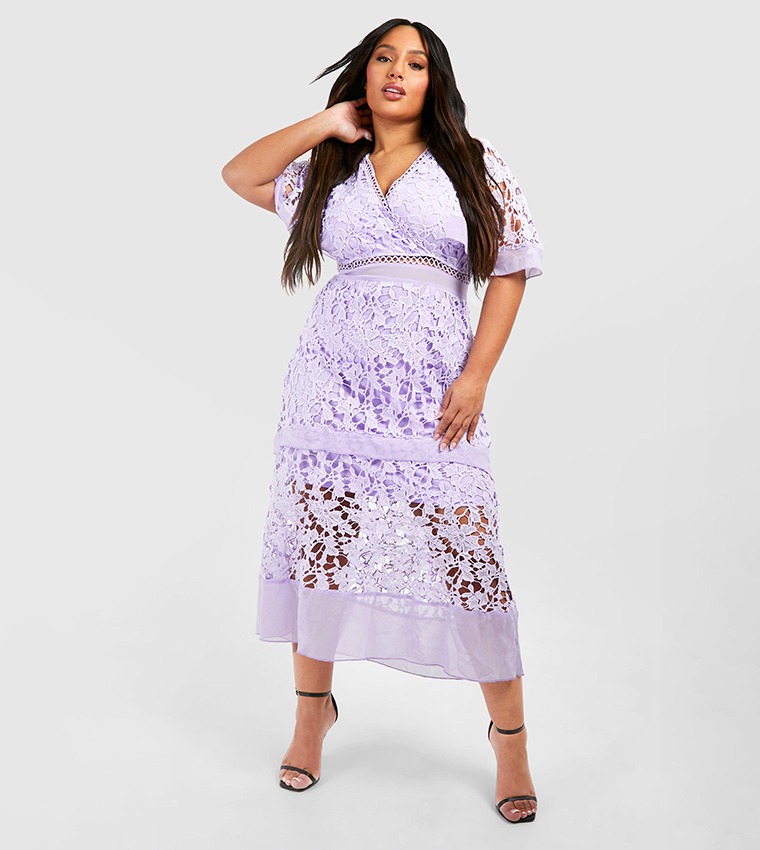 Buy Boohoo Premium V Neck Tiered Lace Midi Dress In Purple | 6thstreet  Bahrain