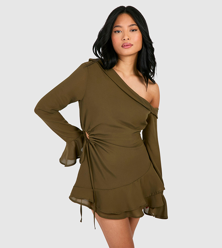 Buy Boohoo Petite Bardot Chiffon Long Sleeves Mini Dress In Green |  6thstreet Oman