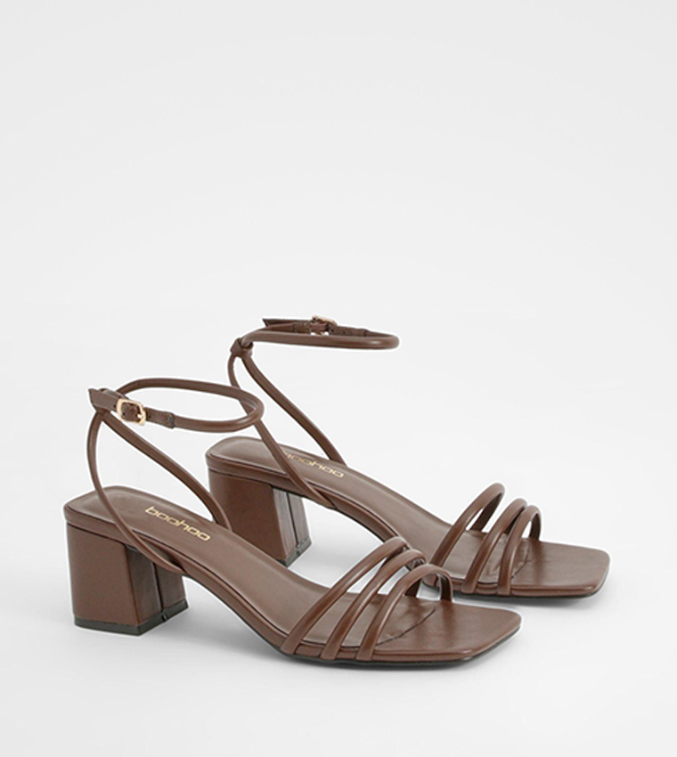 صندل كعب مربع بمقدمة مربعة