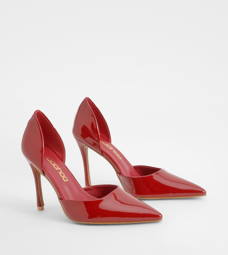 حذاء كعب لامع بمقدمة مدببة