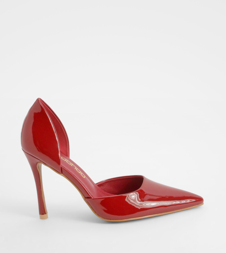 حذاء كعب لامع بمقدمة مدببة