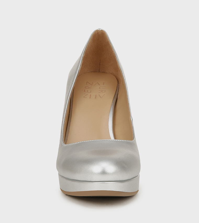 Textured Round Toe Platform Pumps