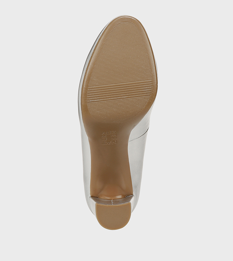 Textured Round Toe Platform Pumps