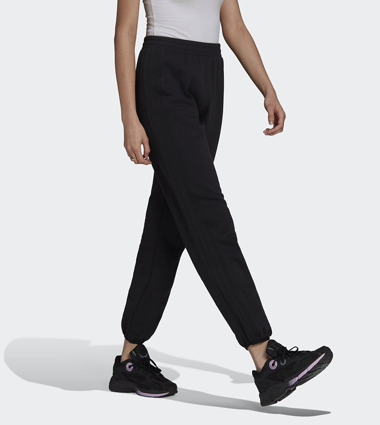 Nike twill cuffed track pants black hotsell