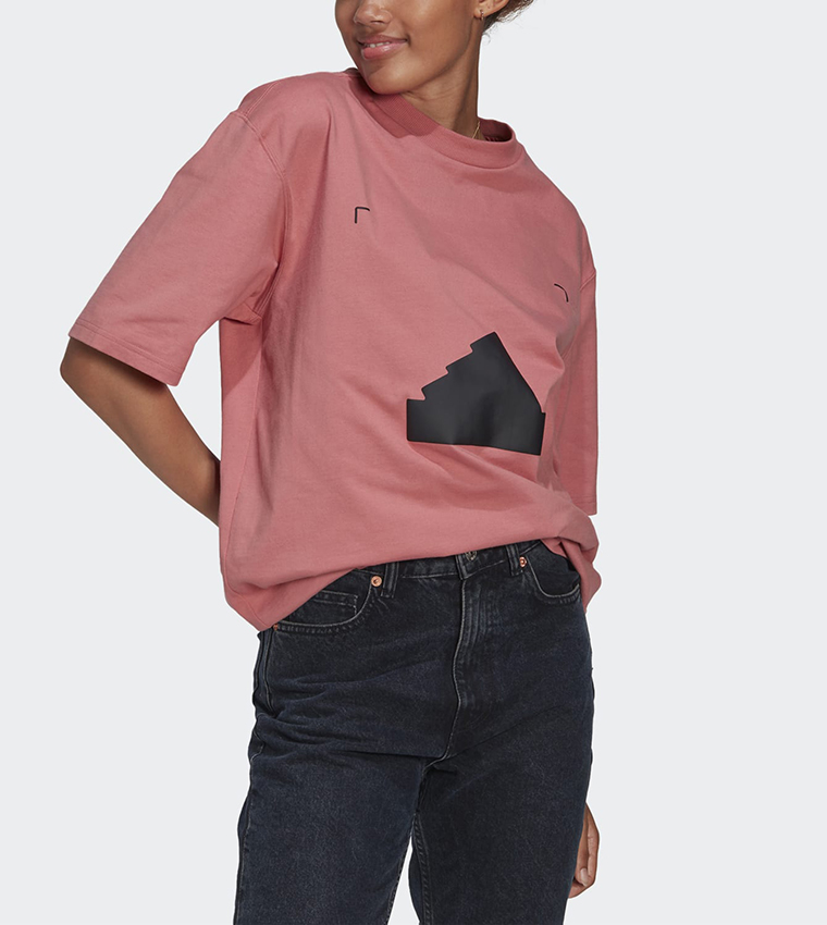 Pink t 2025