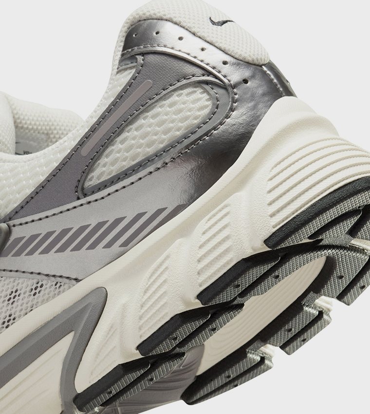 V5 RNR Color Block Runner Sneakers