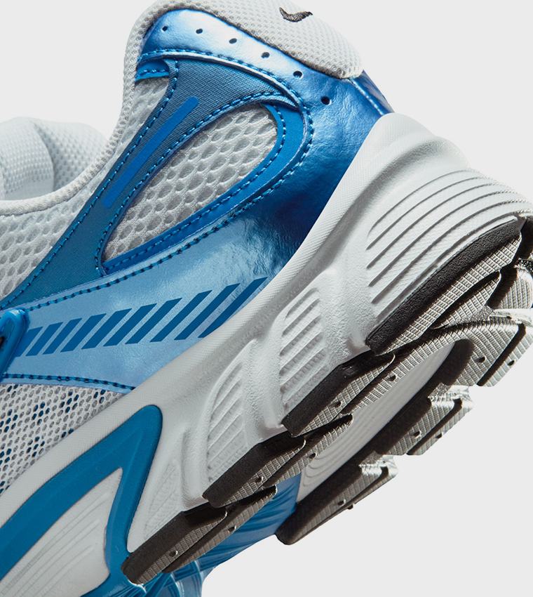 V5 RNR Color Block Runner Sneakers