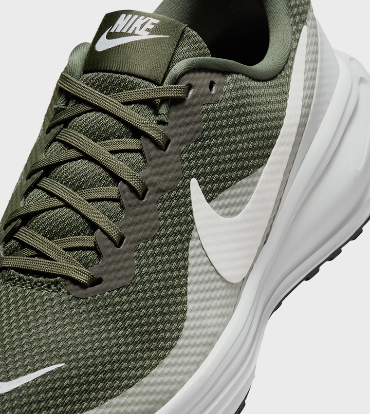 سنيكرز جري ريفوليوشن 8