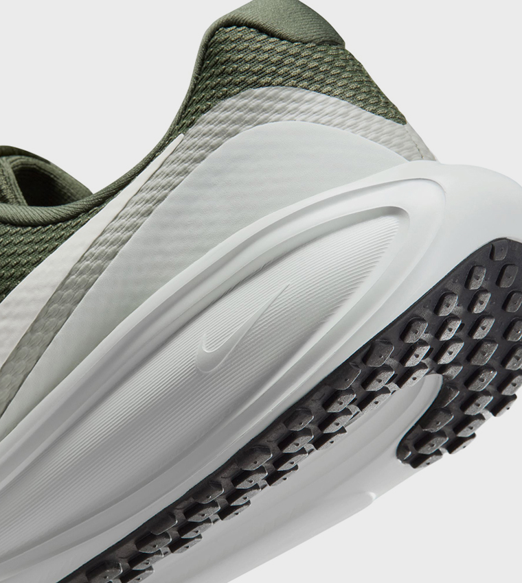 سنيكرز جري ريفوليوشن 8