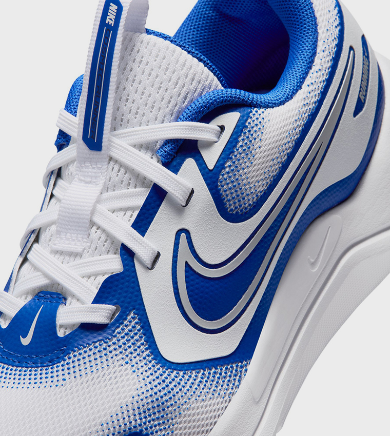 حذاء كوزميك رنر بتفاصيل متباينة ورباط