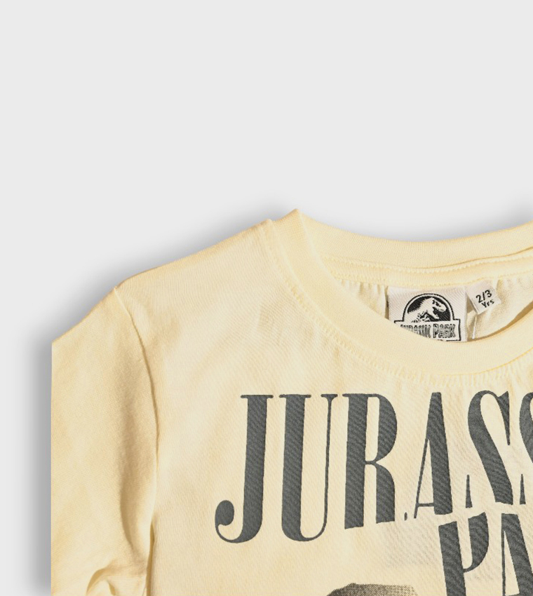 تيشيرت بطبعة وكم قصير 