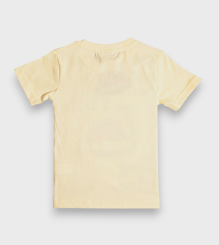 تيشيرت بطبعة وكم قصير 