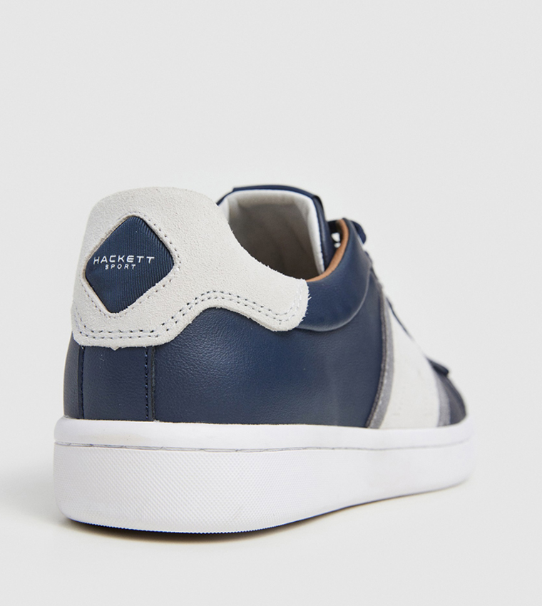 حذاء رياضي بألوان متناسقة ورباط