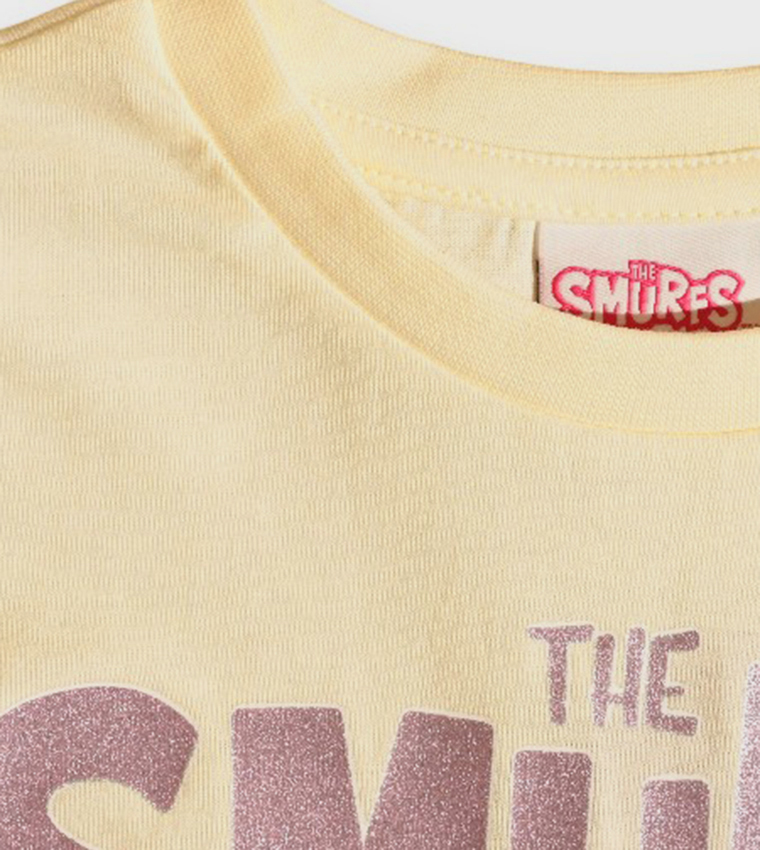 تيشيرت بطبعة وكم قصير 