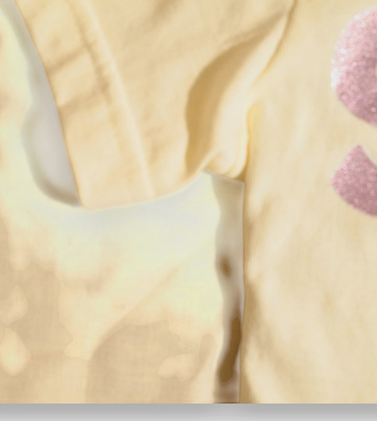 تيشيرت بطبعة وكم قصير 