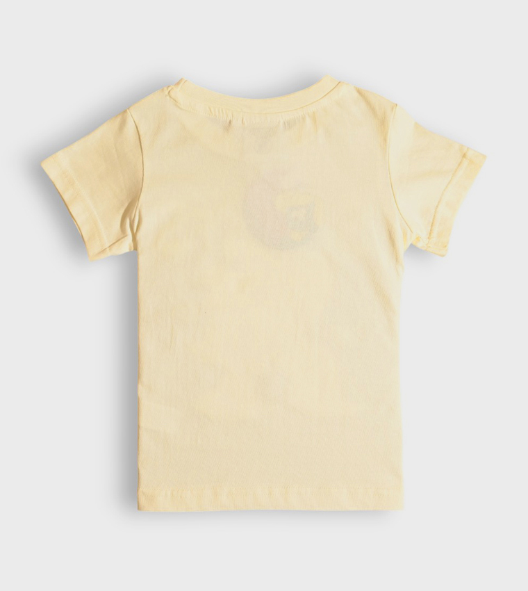 تيشيرت بطبعة وكم قصير 