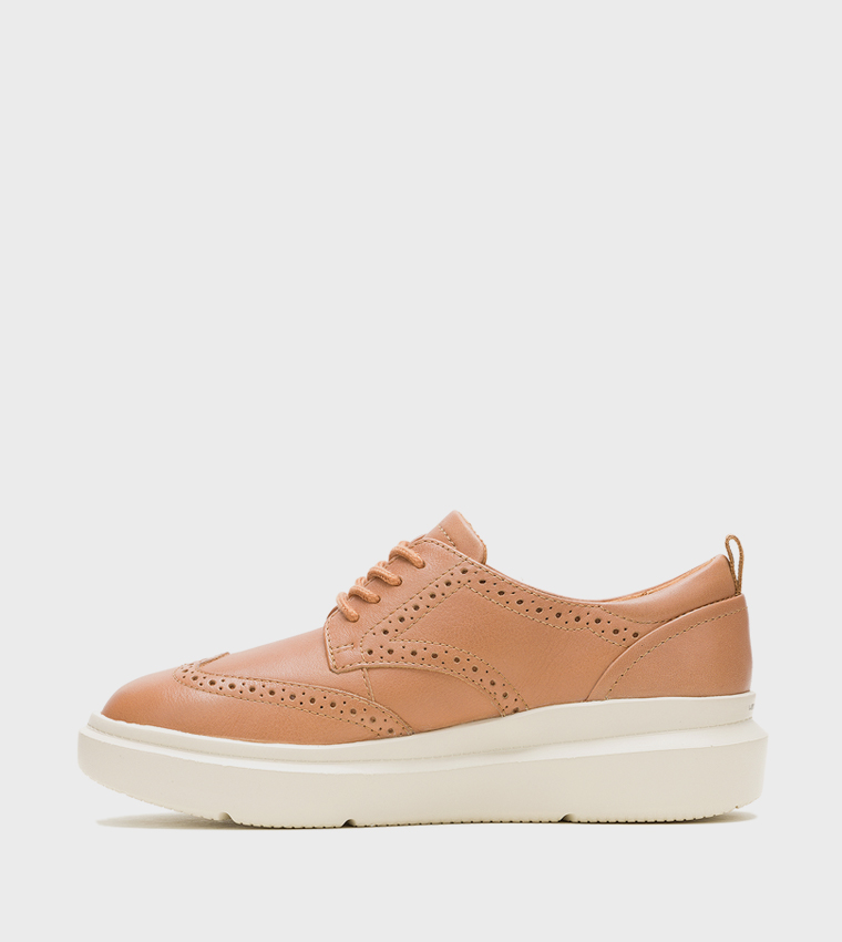 JOY WINGTIP Casual Brogues