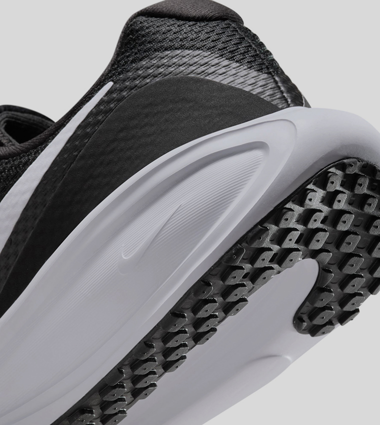 REVOLUTION 8 Running Shoes