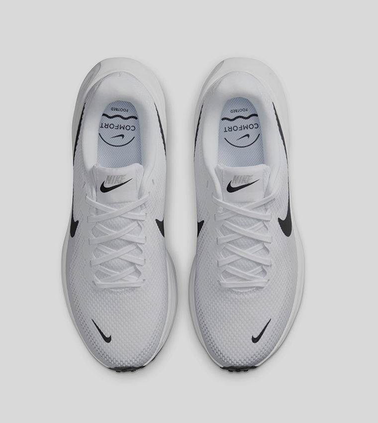 REVOLUTION 8 Running Shoes