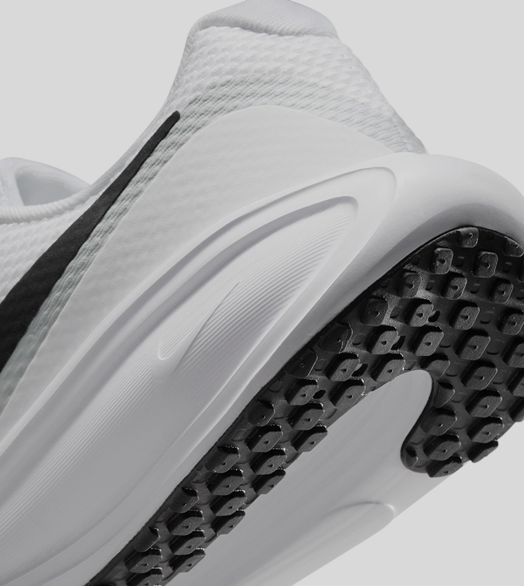 REVOLUTION 8 Running Shoes