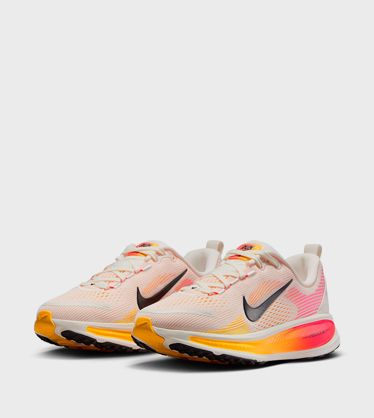 VOMERO 18 GS Runner Sneakers