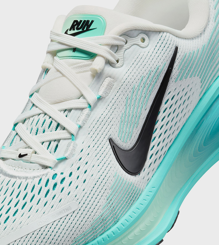 VOMERO 18 GS Runner Sneakers