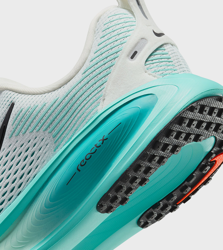VOMERO 18 GS Runner Sneakers