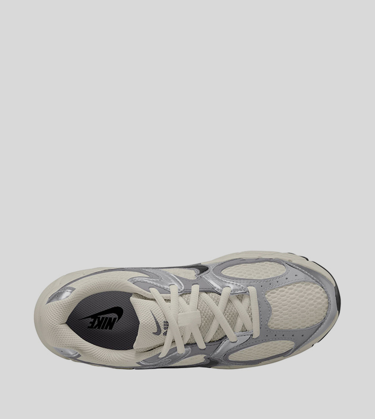 سنيكرز في 5 آر إن آر بشعار