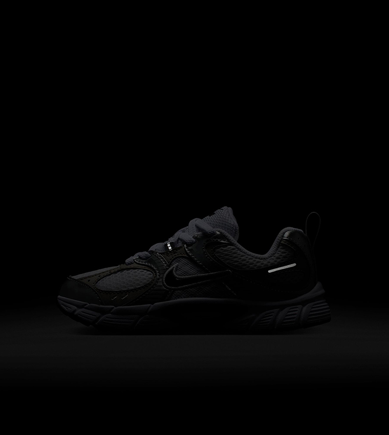 V5 RNR Logo Detail Sneakers