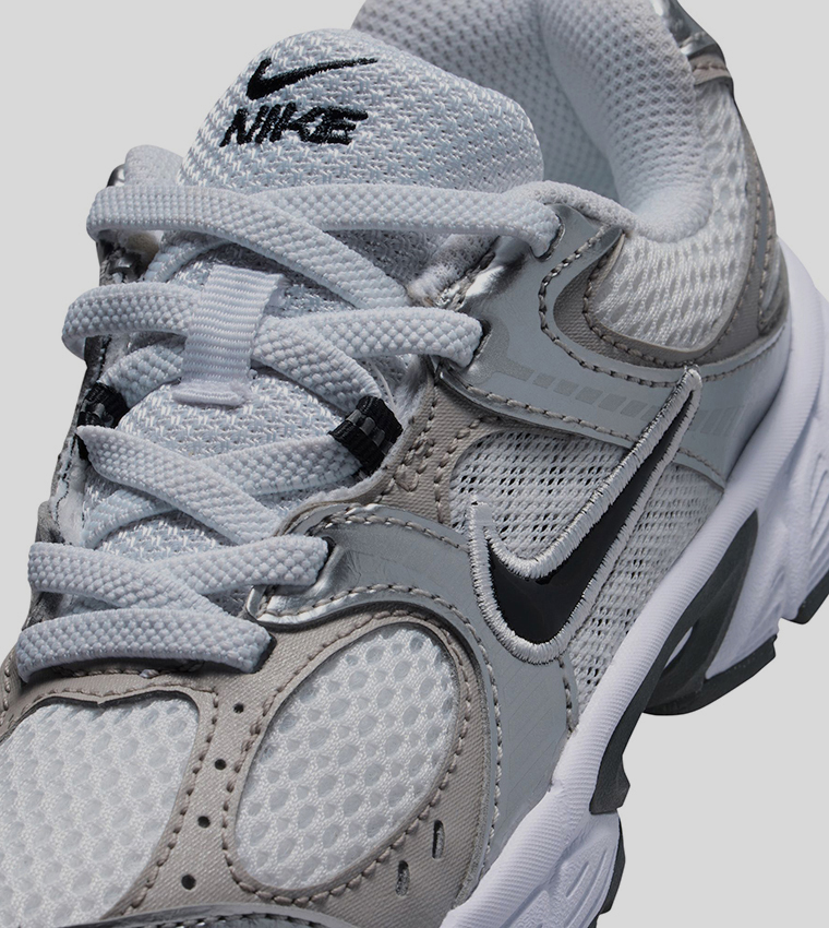 V5 RNR Logo Detail Sneakers