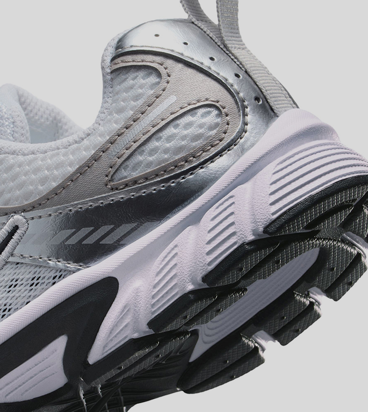 V5 RNR Logo Detail Sneakers