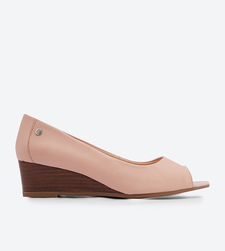Buy Hush Puppies Morkie Peep Toe Round Toe Wedge Sandals Pink In Pink |  6thStreet Qatar