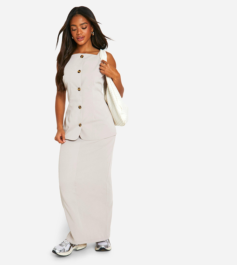 فيست طويل بياقة مربعة 