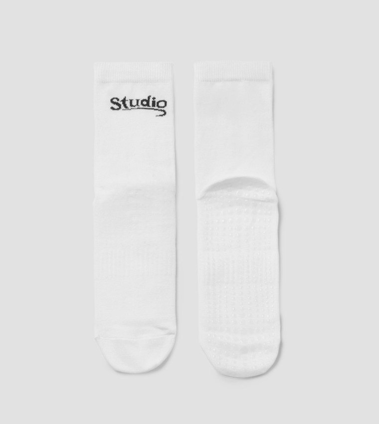 جوارب بيلاتس غير قابلة للانزلاق