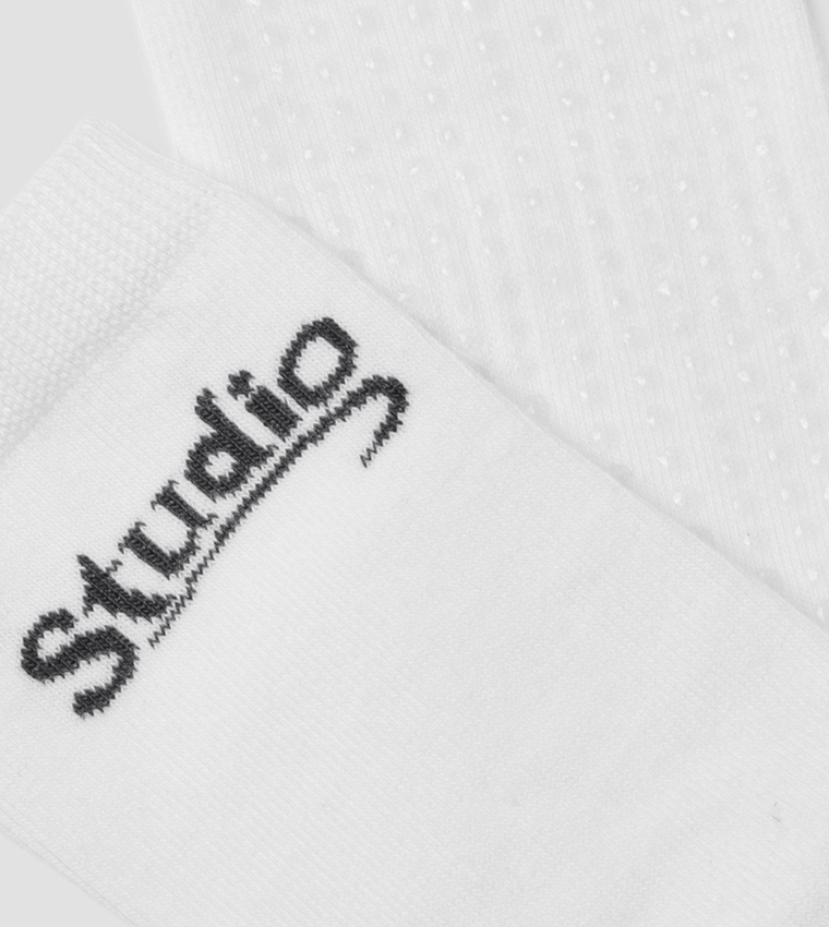 جوارب بيلاتس غير قابلة للانزلاق