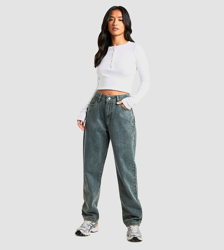 Petite 28" Washed Straight Fit Jeans
