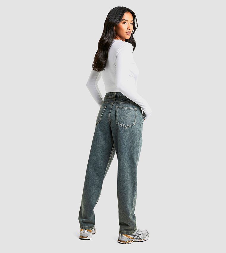 Petite 28" Washed Straight Fit Jeans