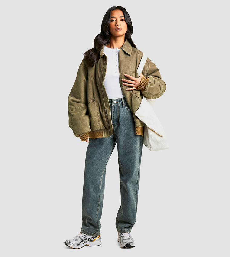 Petite 28" Washed Straight Fit Jeans